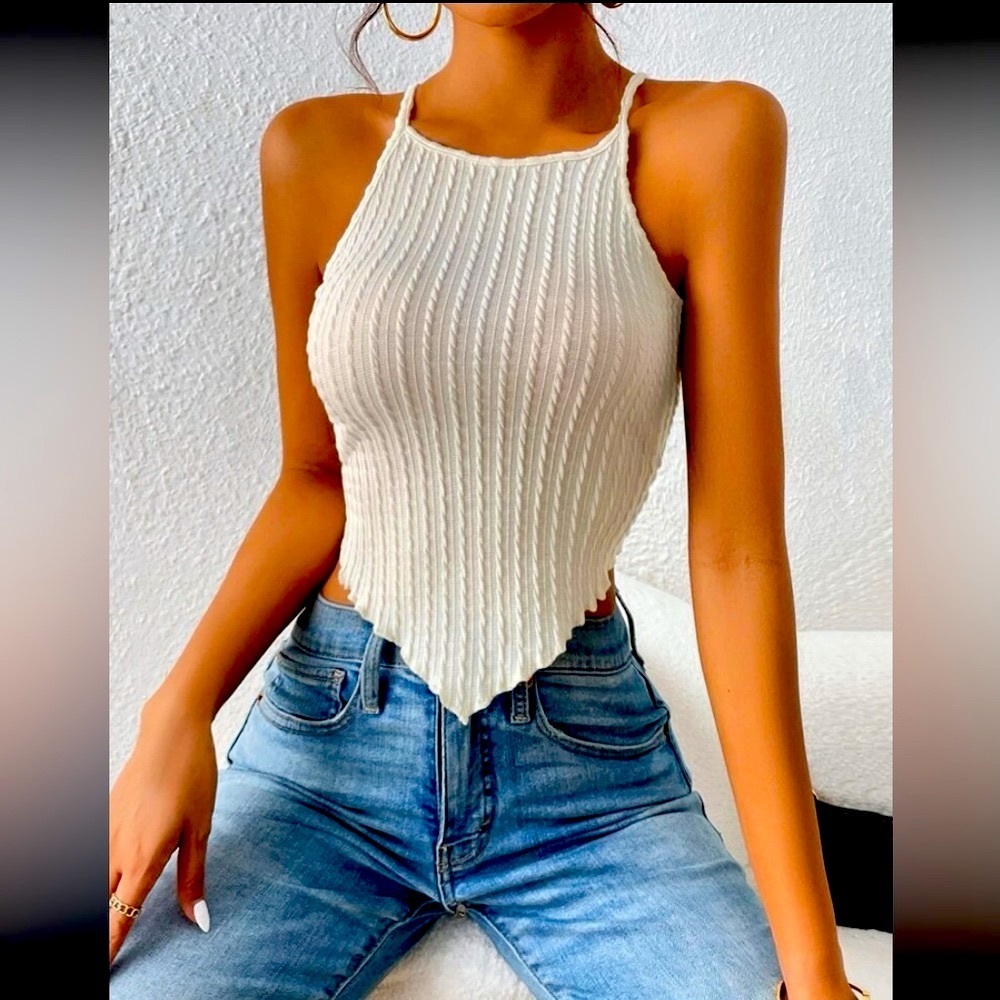 Halter Crop Tank 🌸 - Picture 4 of 9